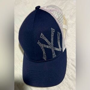 NY Yankees Genuine Merchandise New Era rhinestone trucker women’s baseball cap